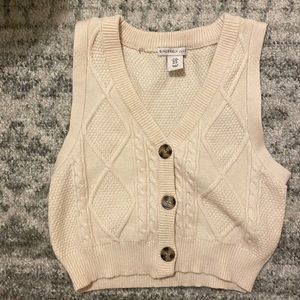 Crop cream sweater vest
